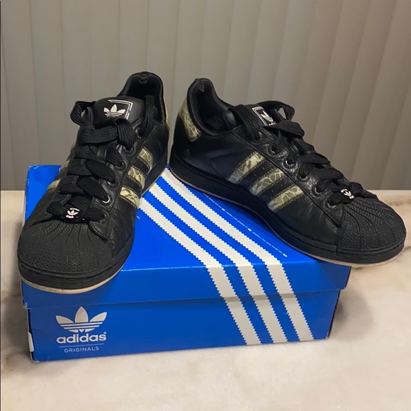 adidas superstar black laces